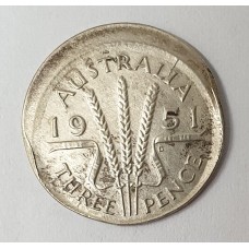 AUSTRALIA 1951 . THREEPENCE . ERROR . NO MINT MARK . LARGE MIS-STRIKE